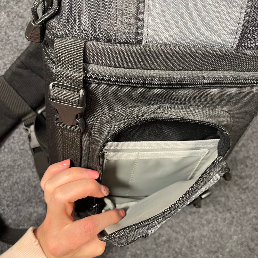 Lowepro Slingshot 102 AW DSLR Camera Sling Bag Black‎ Gray with Rain Cover - Picture 10 of 16